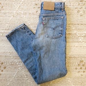 Levi’s VINTAGE High Rise 90s Mom Jeans